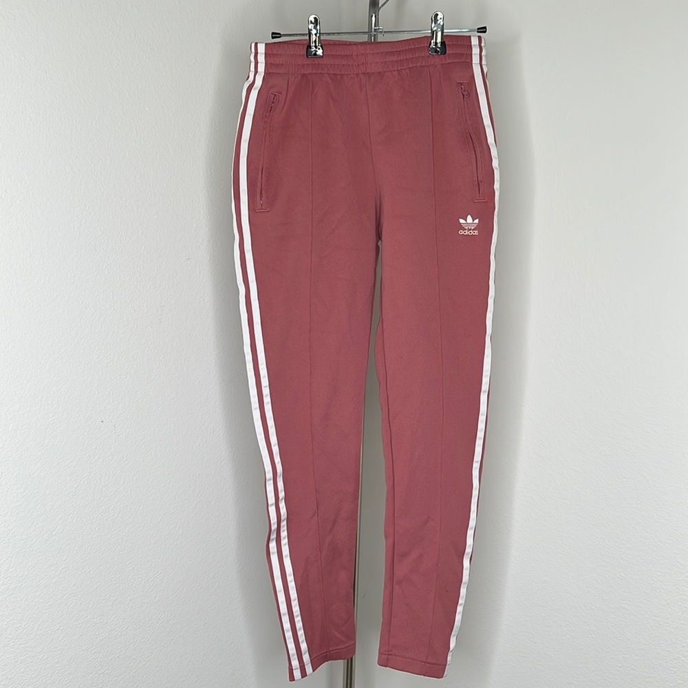 🔹 Adidas Track Pants